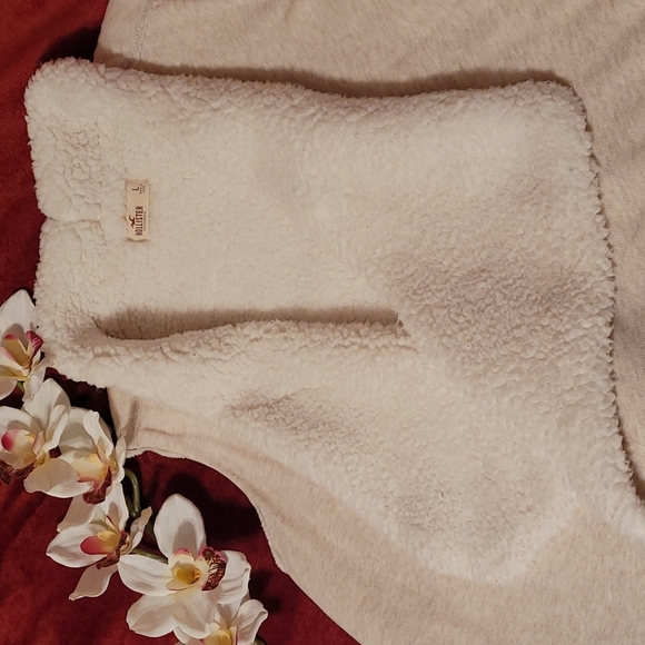 NWOT - SHERPA Lined Vest, WOW!! - Picture 10 of 15